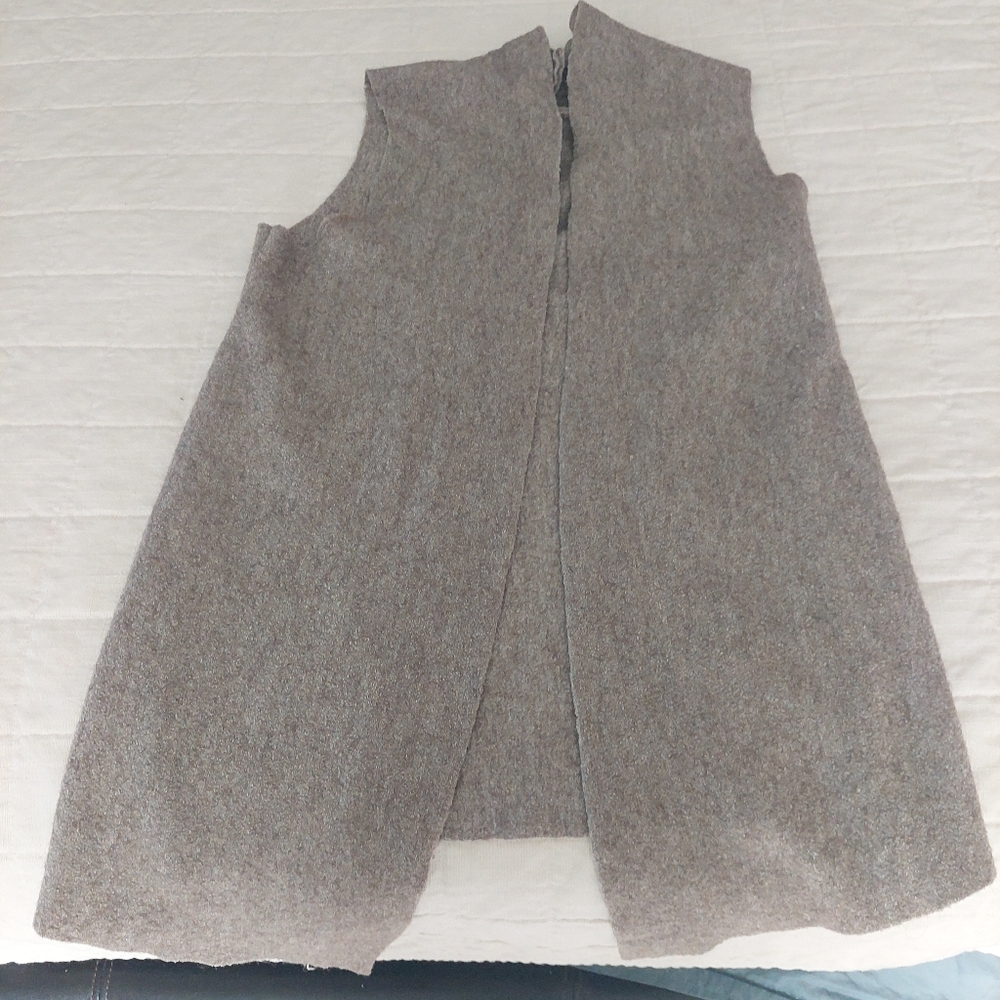 Vest - Picture 3 of 3
